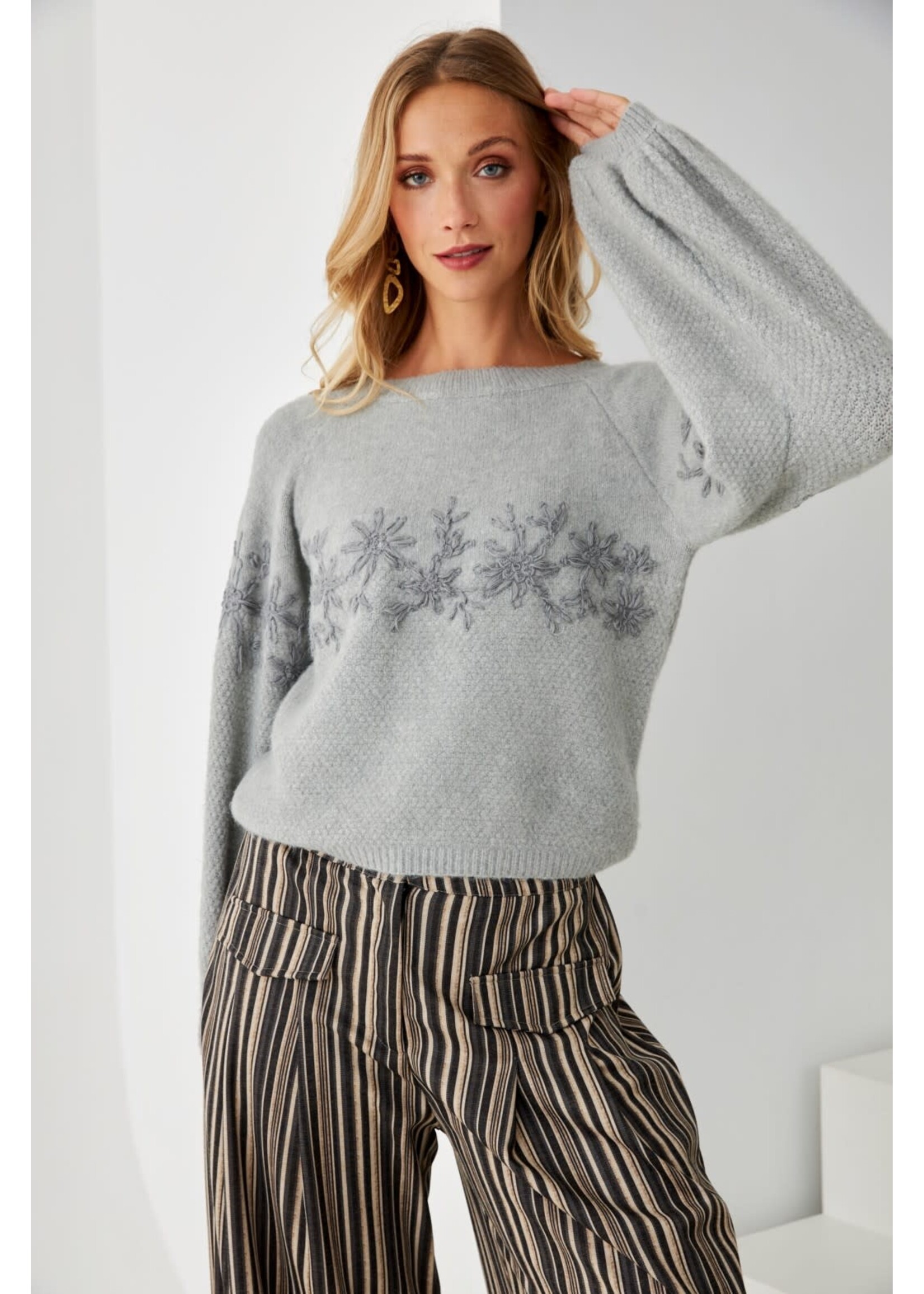 NKN Nekane NKN Embroidered Balloon Sleeve Sweater
