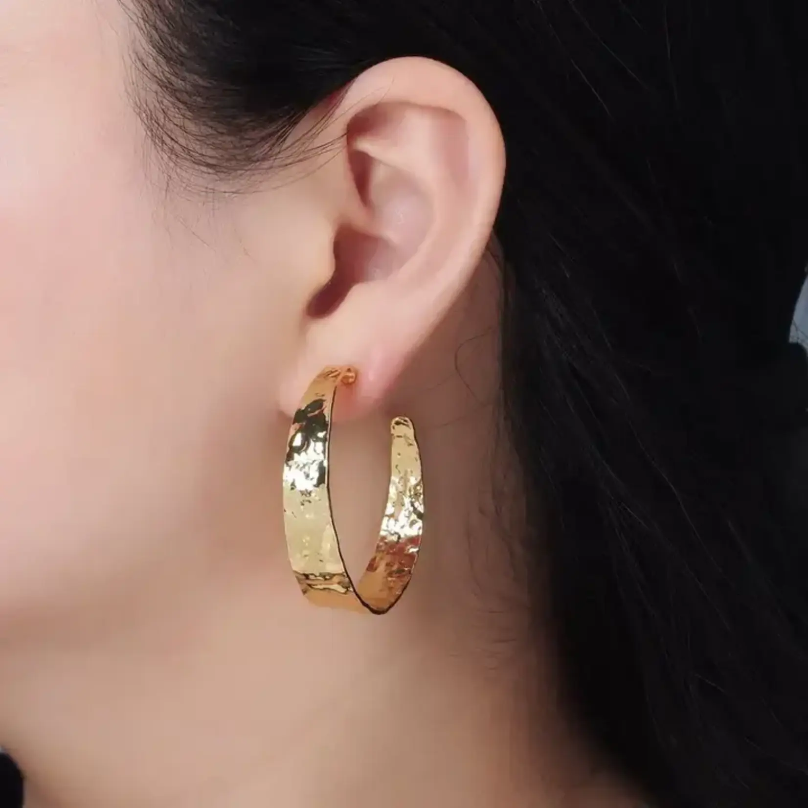 Aim Eternal Gold Hammered Earring