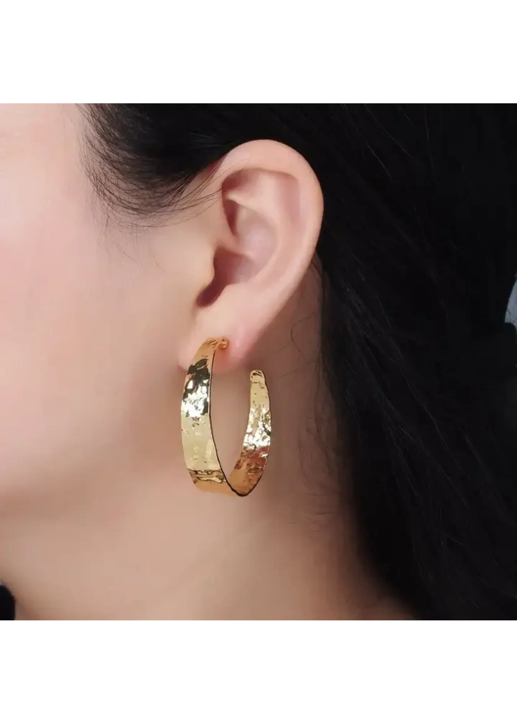 Aim Eternal Gold Hammered Earring