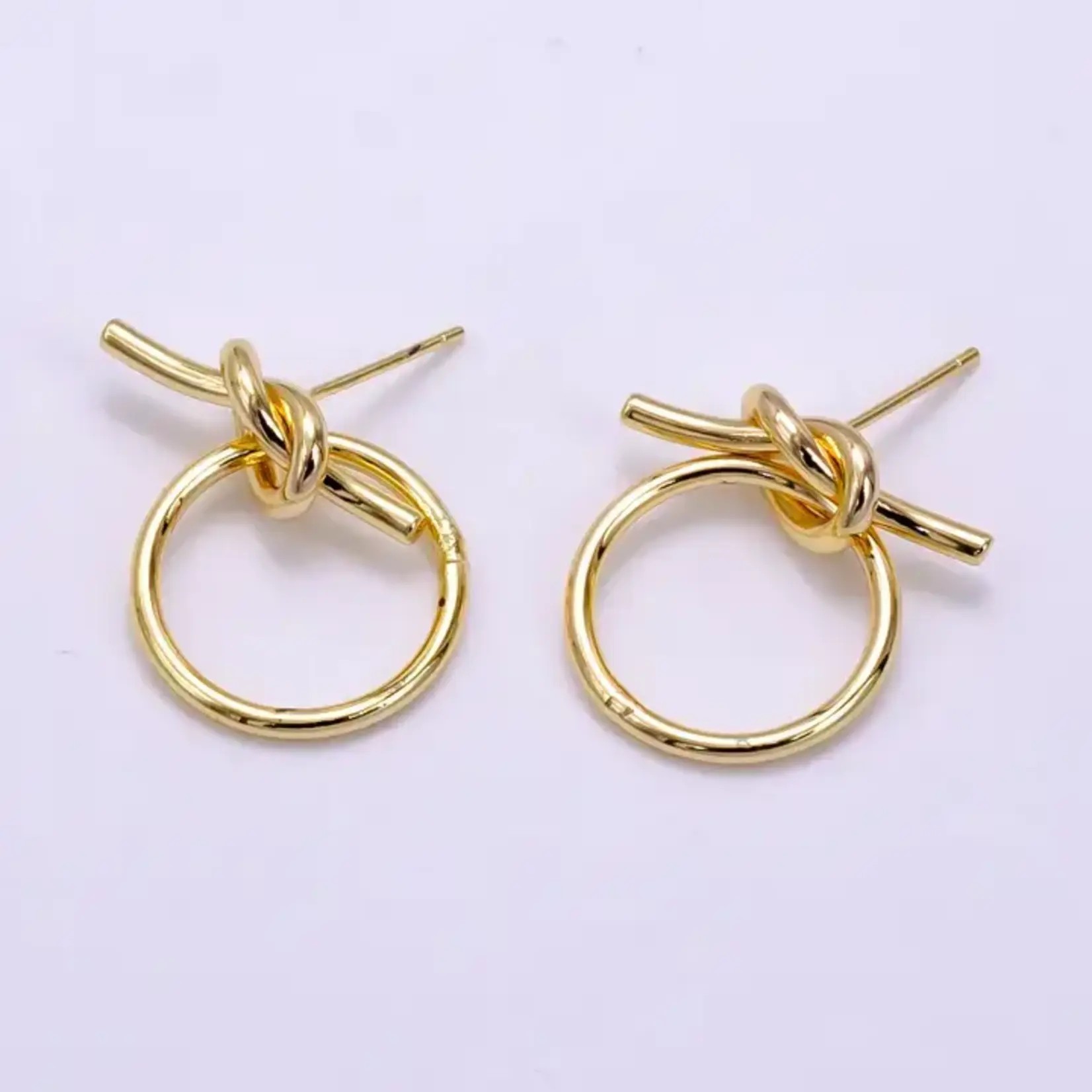 Aim Eternal  Knot Stud Earring