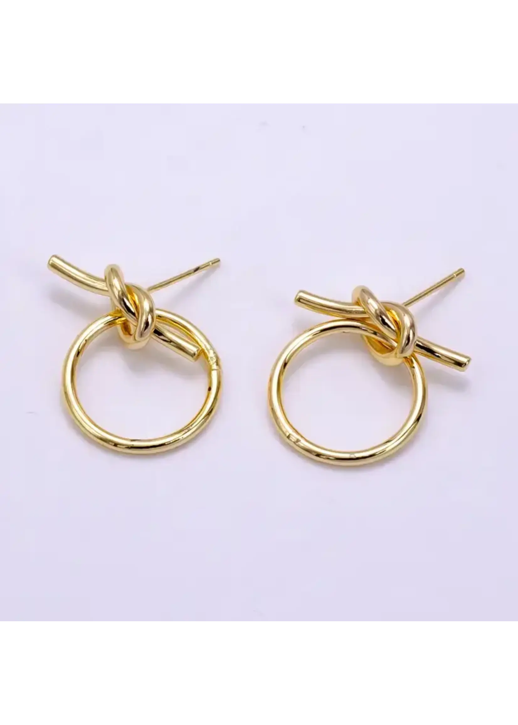 Aim Eternal  Knot Stud Earring
