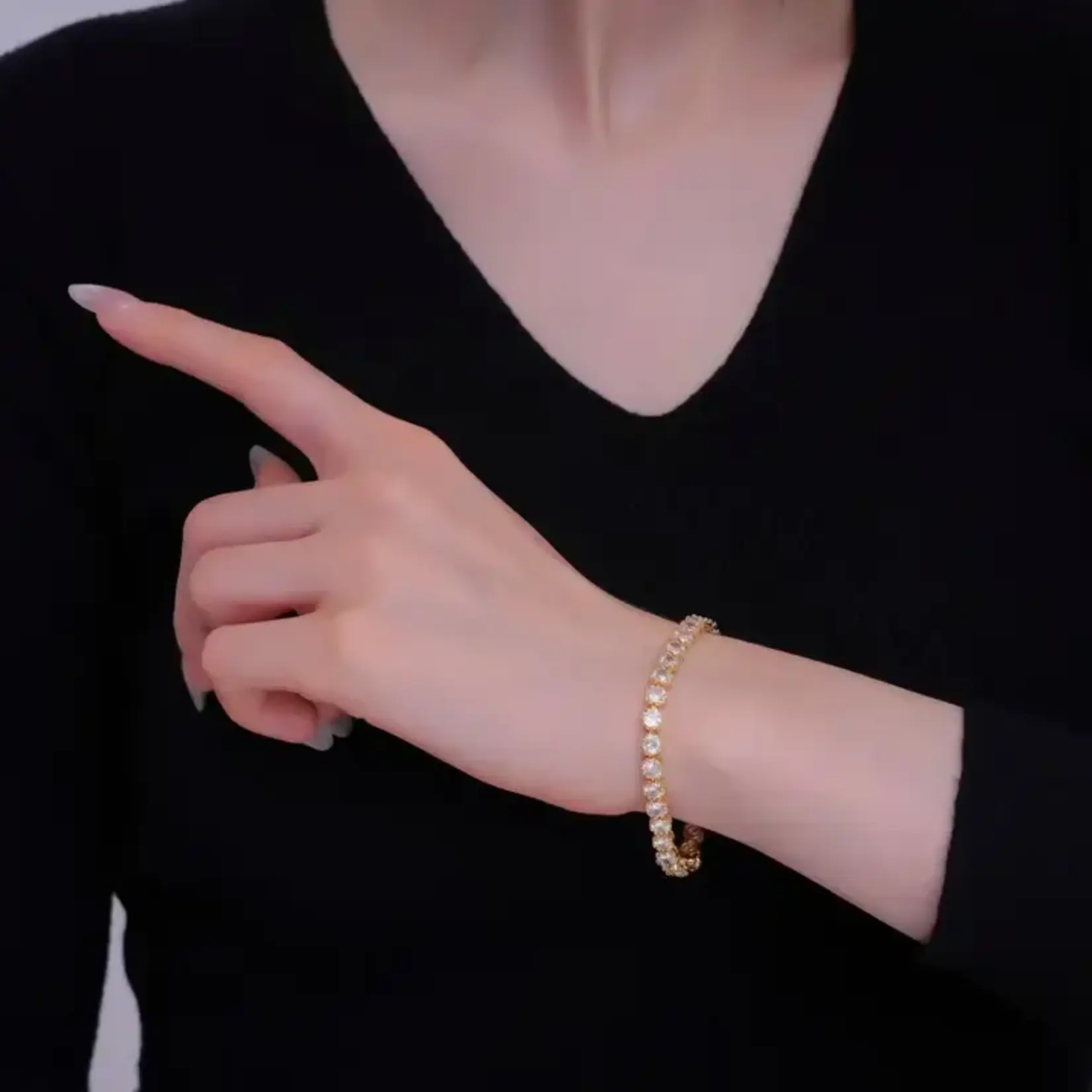 Aim Eternal Round Tennis Bracelet