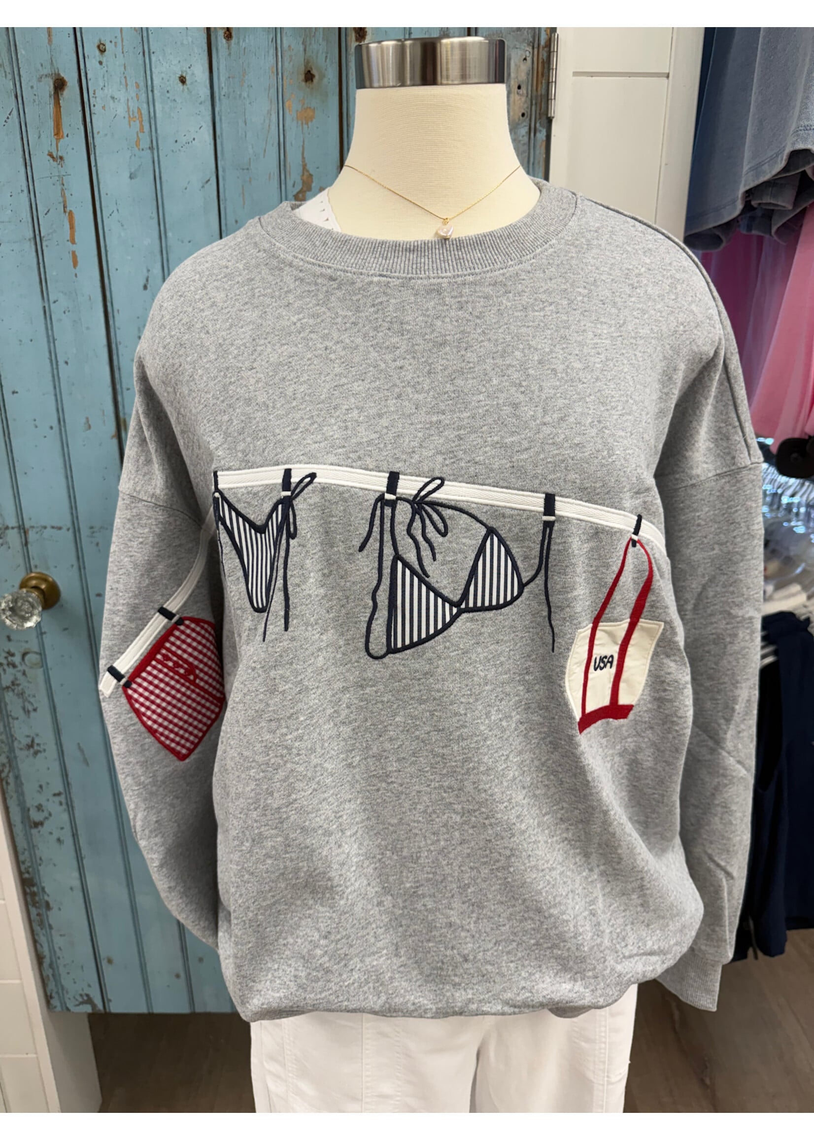 Le Lis Le Lis Graphic Sweatshirt