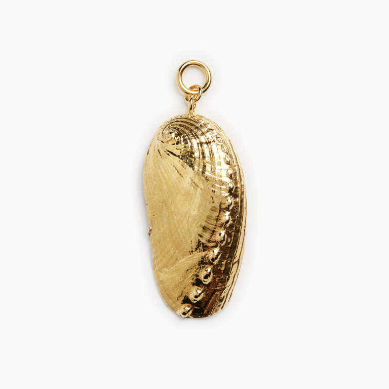 Fallen Aristocrat Golden Oyster Pendant