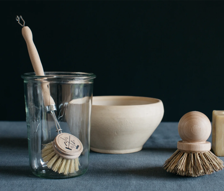 Traditional Handled Dish Brush