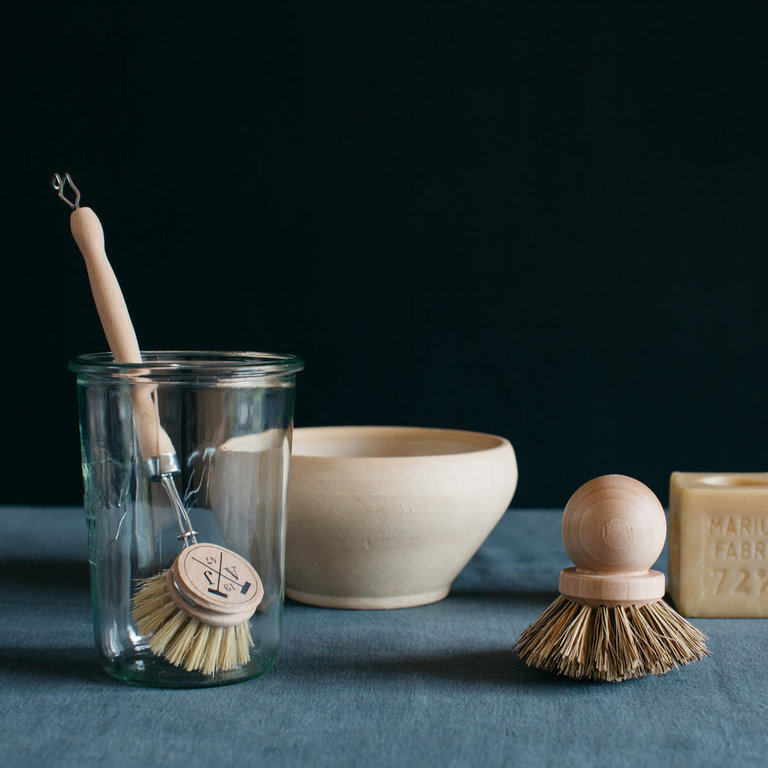 Traditional Handled Dish Brush