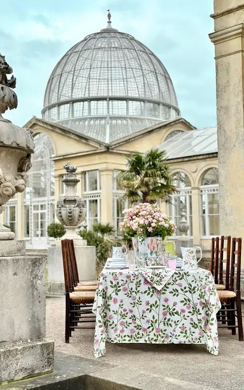 Le Jardin des Roses Tablecloth