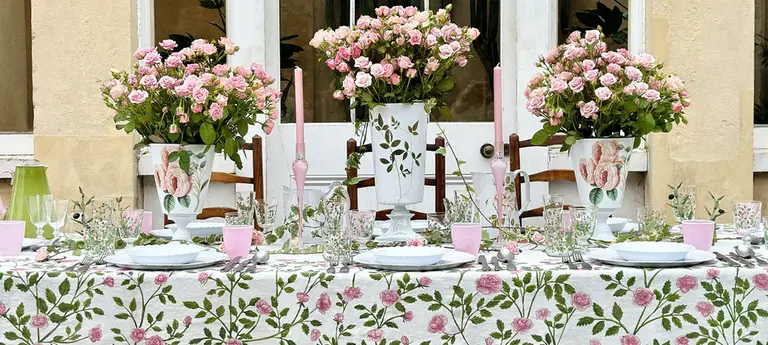 Le Jardin des Roses Tablecloth, Large