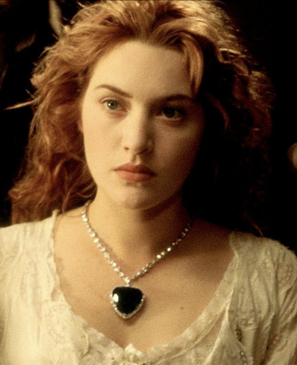 Kate Winslette wearing the heart of the ocean necklace