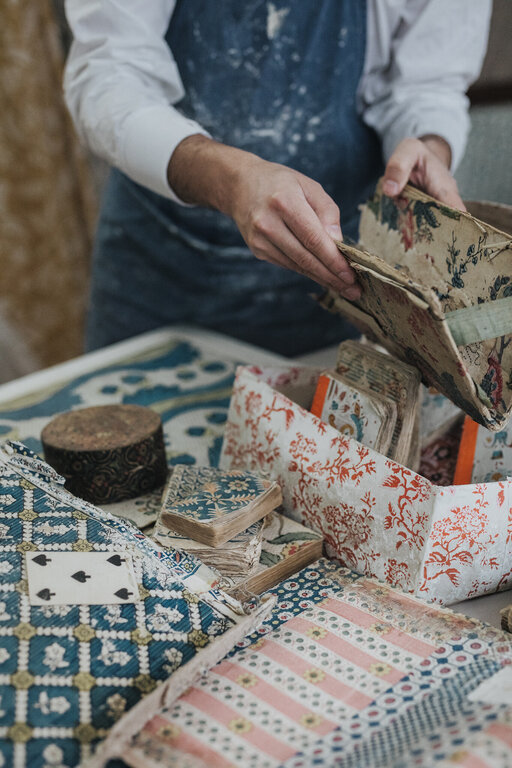 Antoinette Poisson Larges Pavots Ochre Domino Paper