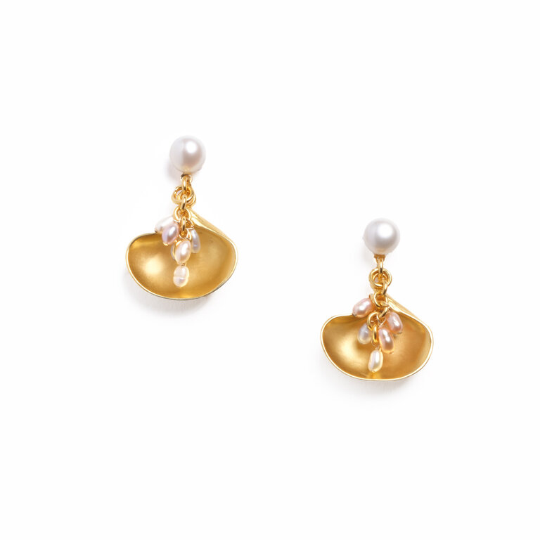 Fallen Aristocrat Venus Shell Earring