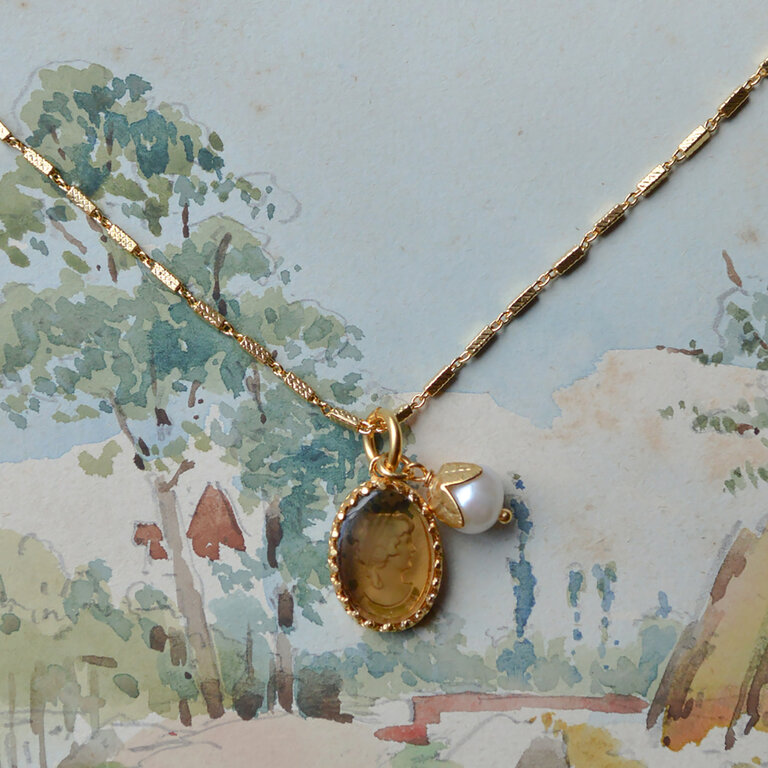 Fallen Aristocrat Oval Cameo Charm, Umber