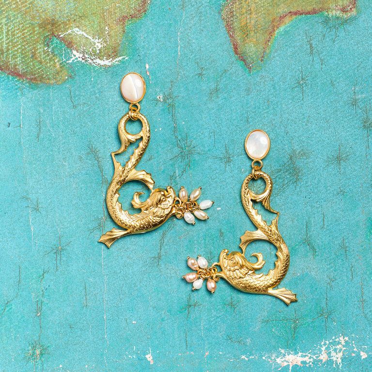 Fallen Aristocrat Dauphin Fountain Pearl Earrings