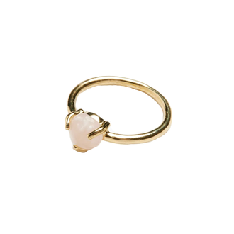 Fallen Aristocrat Romantic Rose Quartz Ring Fallen Aristocrat Romantic Rose Quartz Ring