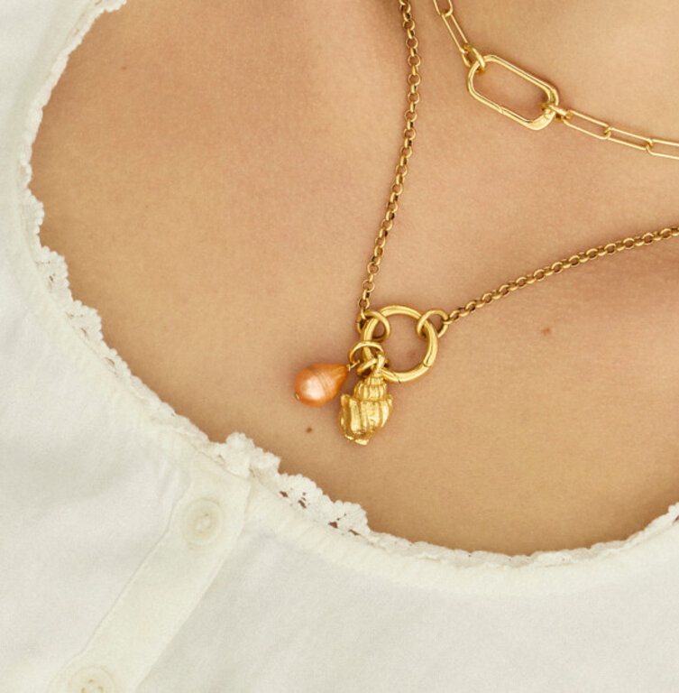 Fallen Aristocrat Conch Shell Charm