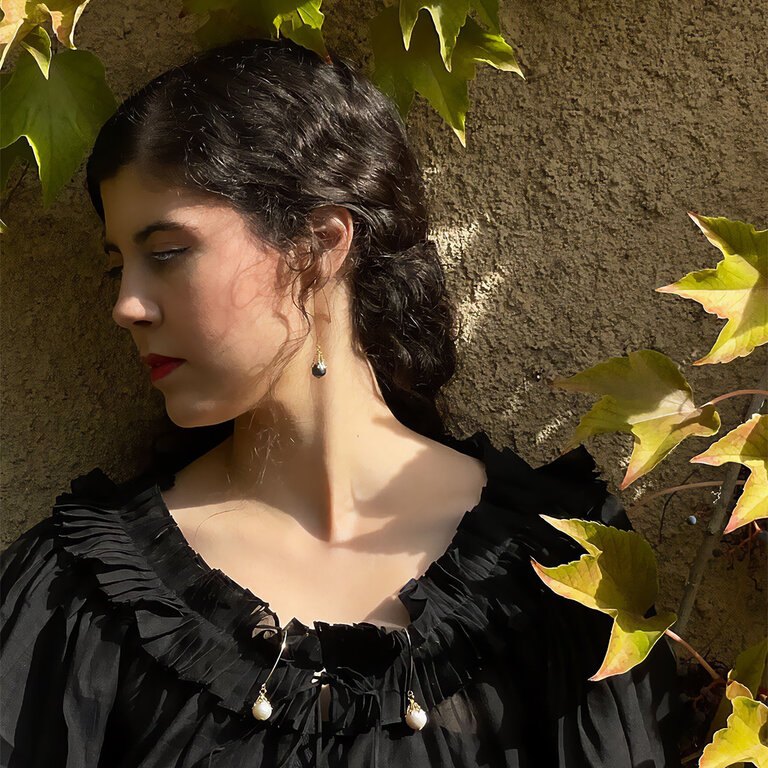 Fallen Aristocrat Sirena Pearl Earrings