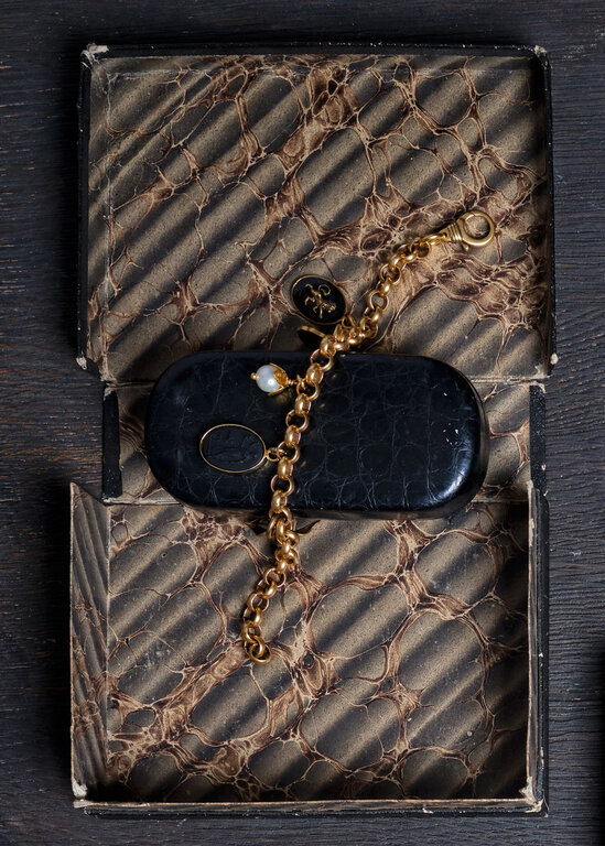 Fallen Aristocrat Noir Lady with Doves Charm