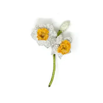 Trovelore White Daffodils Brooch Pin