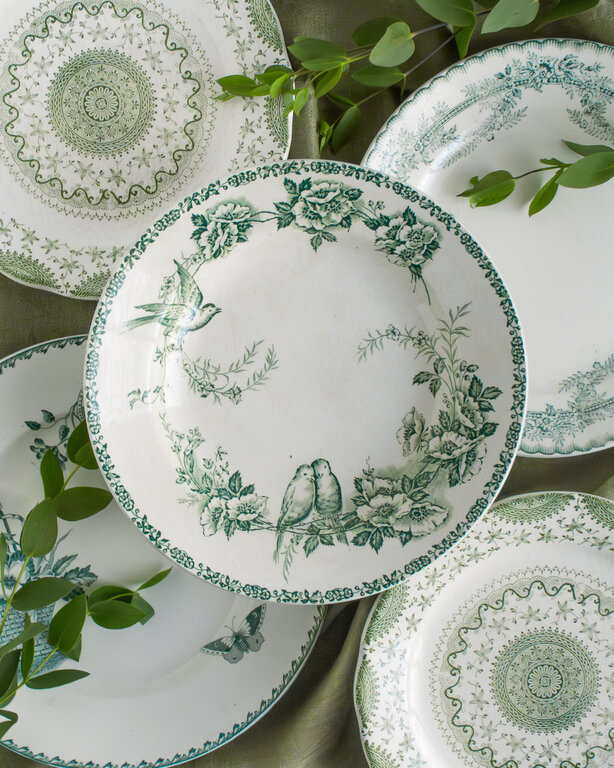 Green Pattern Fine Ware Dinner Plate