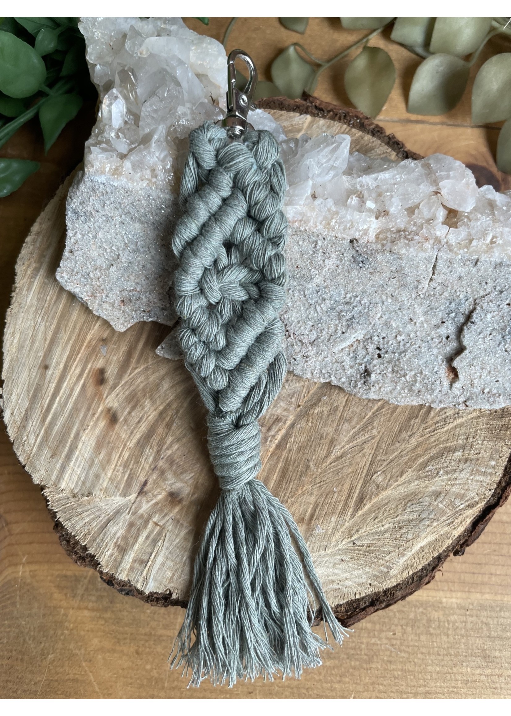 DIY: How To Make A Keychain  Woven + Macrame – Darn Good Yarn