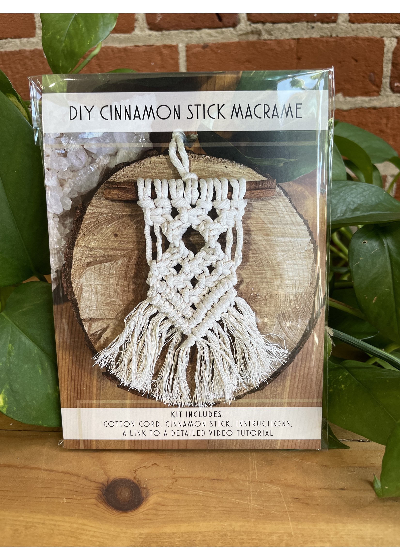 https://cdn.shoplightspeed.com/shops/643147/files/53534015/1652x2313x2/wholesale-diy-macrame-cinnamon-stick-kit.jpg