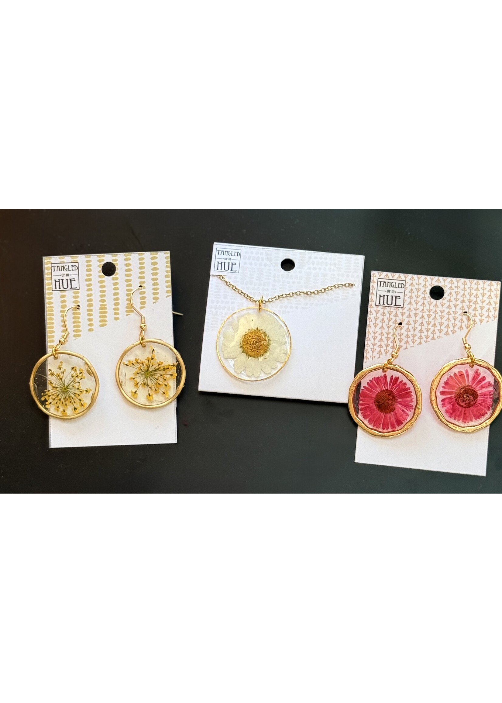 Tangled Up In Hue Pressed Flower Resin Necklace - Assorted