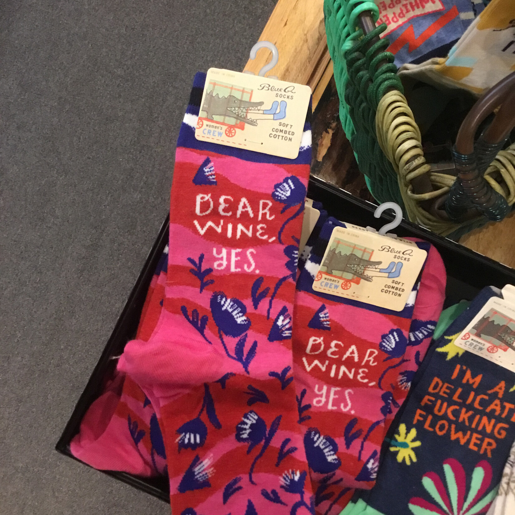 Blue Q Women's Dear Wine, Yes Socks