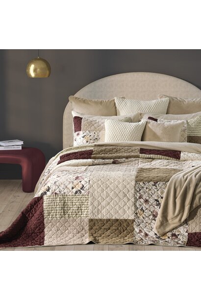 Pomegranate Patchwork Quilt Set