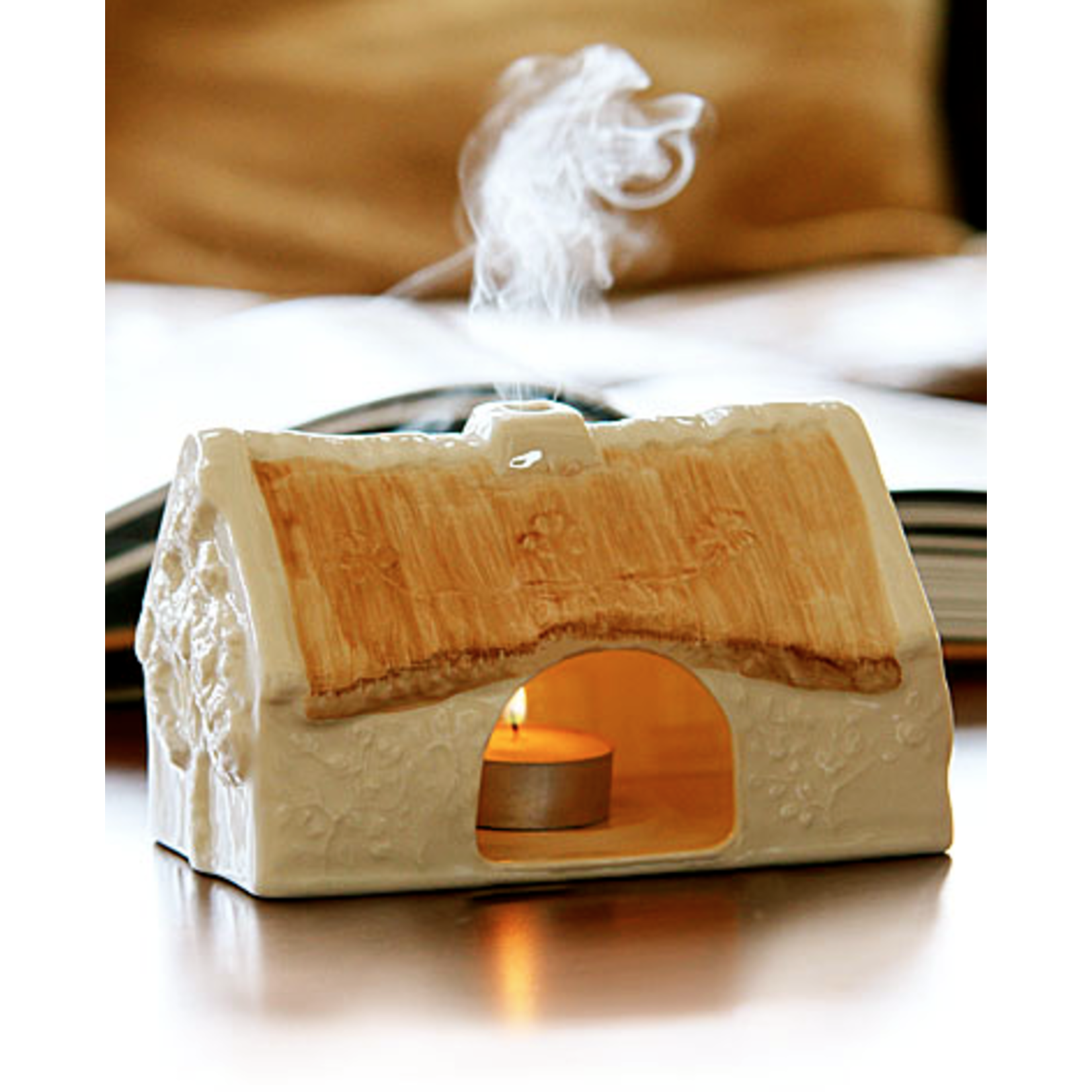 DECOR BELLEEK QUIET MAN COTTAGE VOTIVE