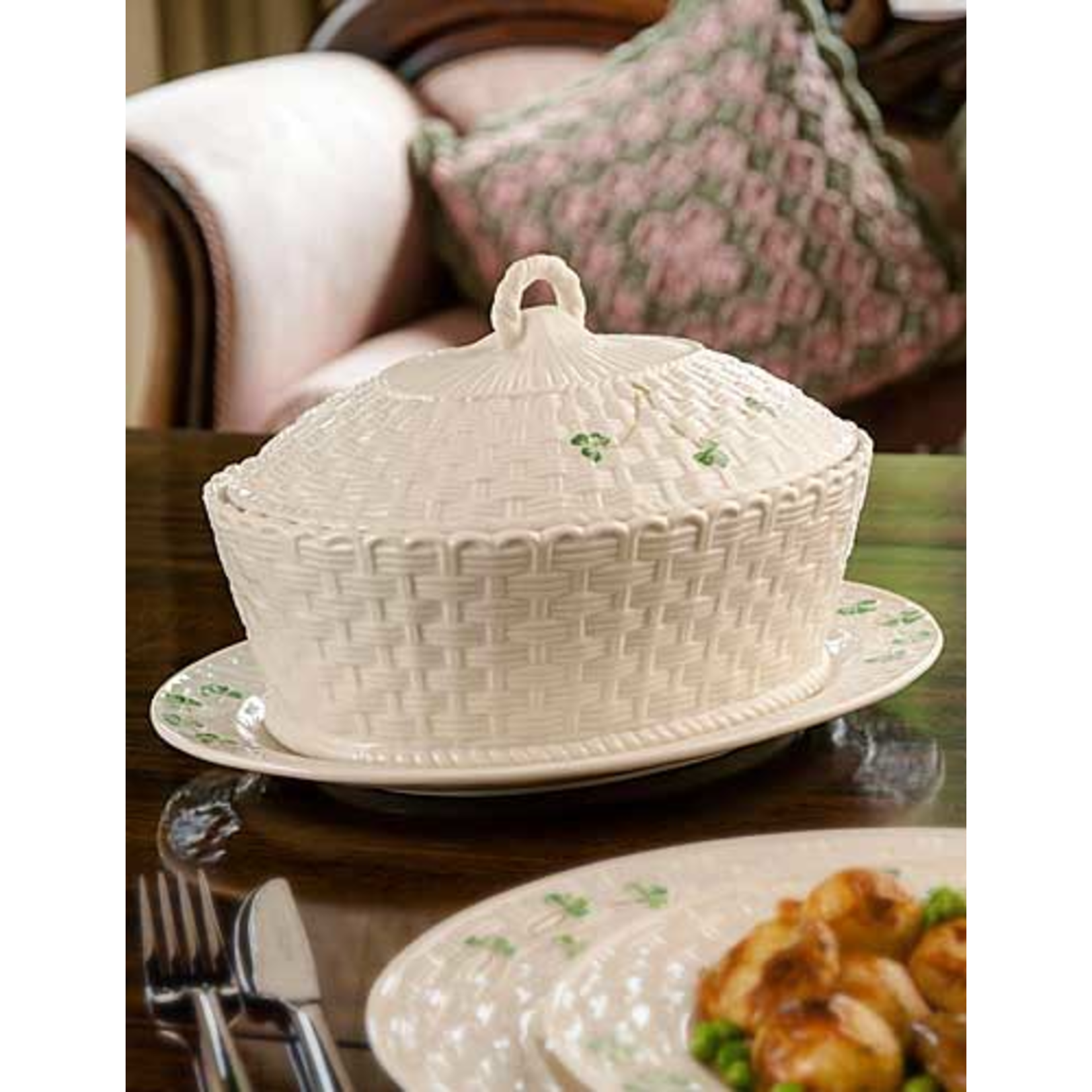 KITCHEN & ACCESSORIES BELLEEK CLASSIC SHAMROCK COVERED OVAL DISH