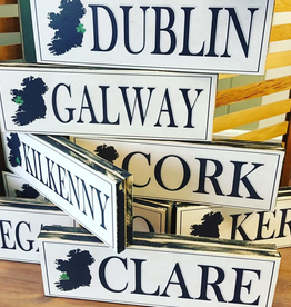 PLAQUES, SIGNS & POSTERS COUNTY SHAMROCK WOODEN SIGN