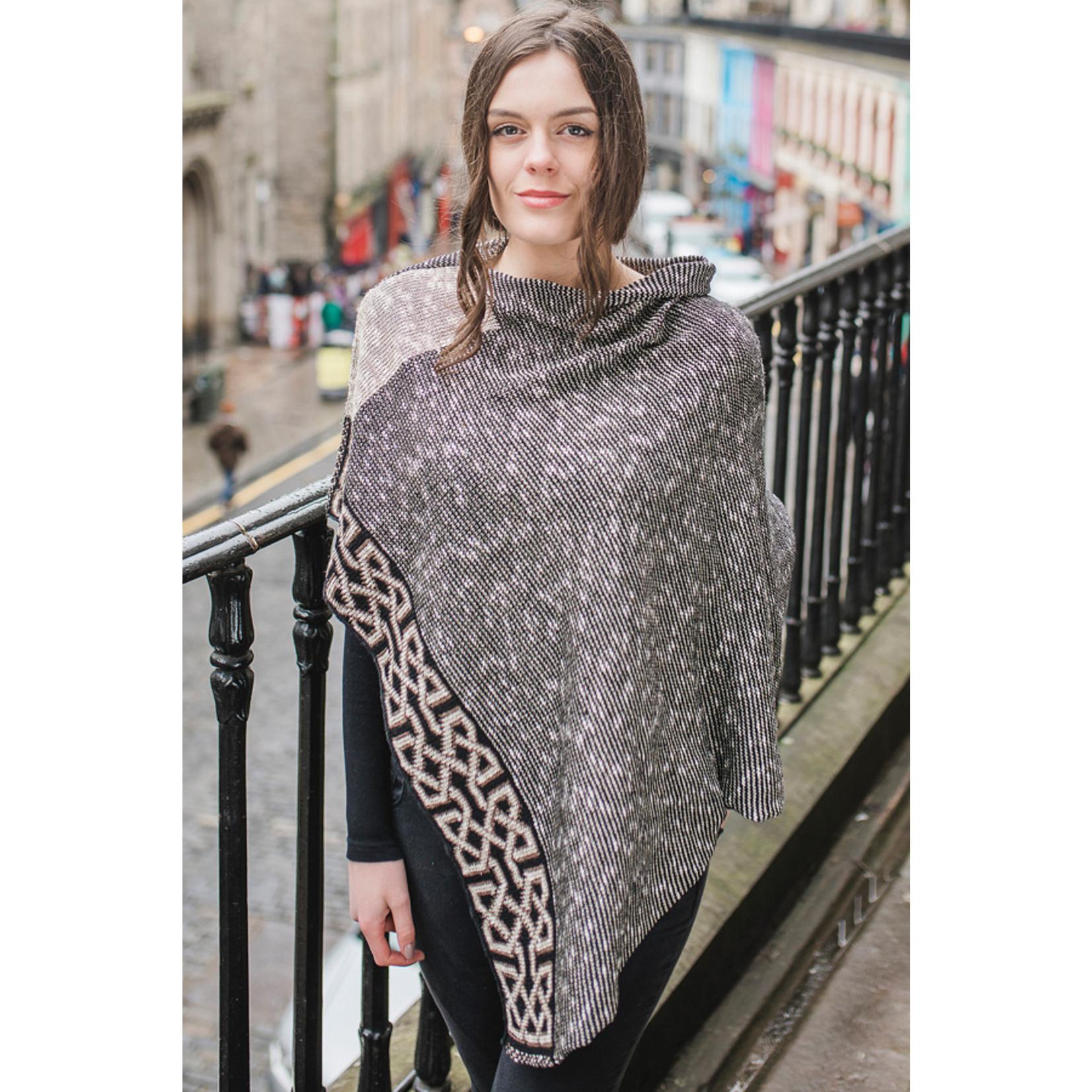 CAPES & RUANAS BILL BABER BALLATER SHAWL - Ivory