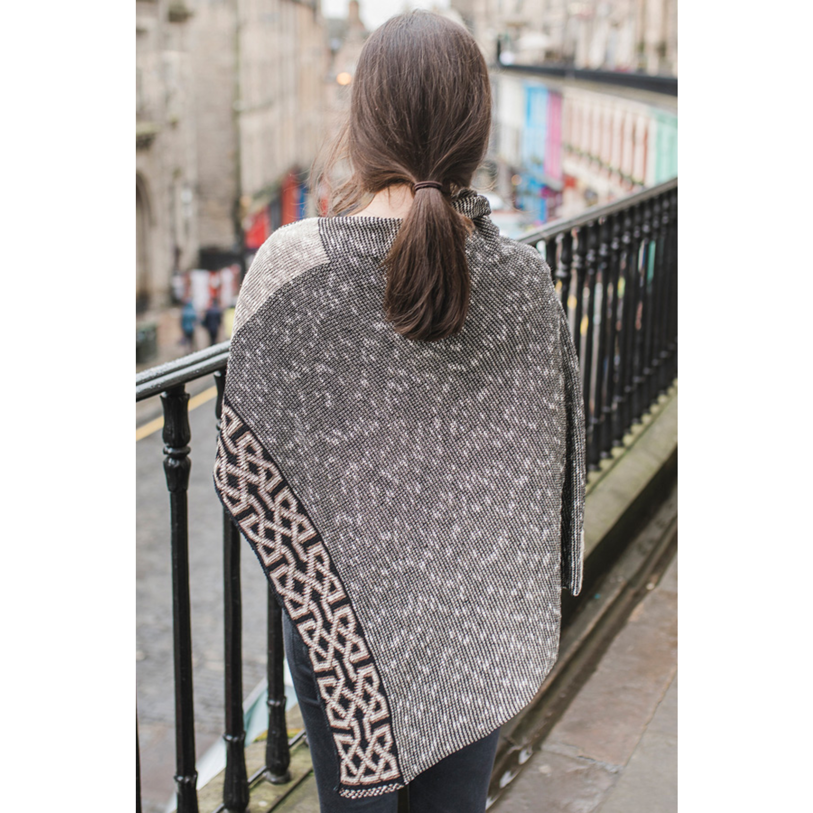 CAPES & RUANAS BILL BABER BALLATER SHAWL - Ivory