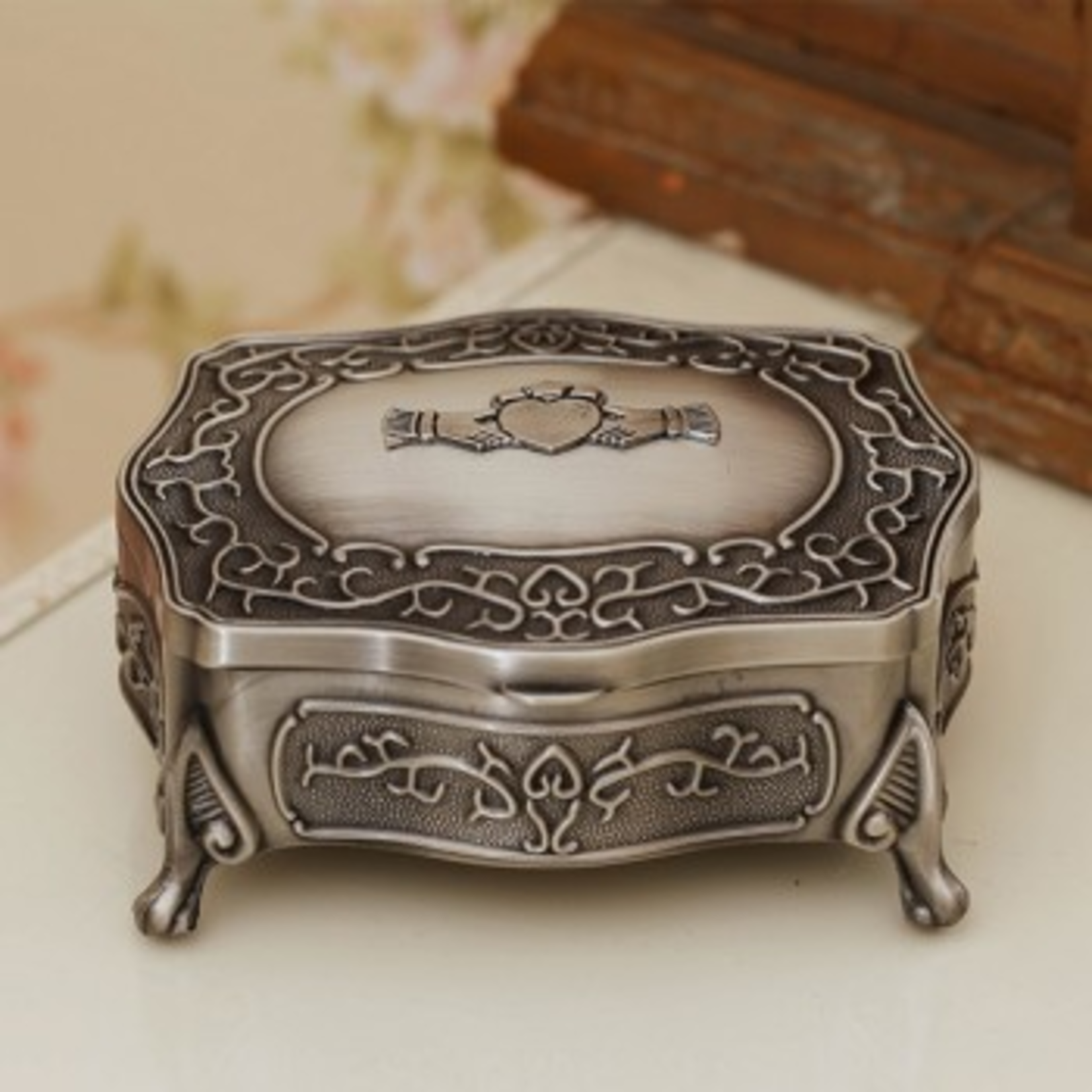 DECOR MULLINGAR PEWTER CLADDAGH FOOTED JEWELRY BOX - Small
