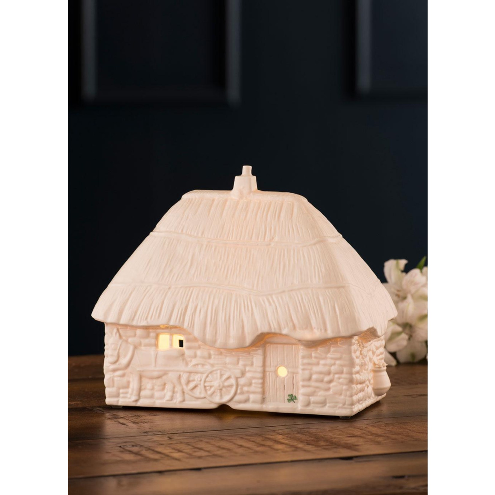 DECOR BELLEEK THATCHED COTTAGE LUMINAIRE