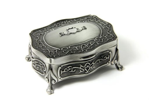 DECOR MULLINGAR PEWTER CLADDAGH LARGE FOOTED JEWELRY BOX