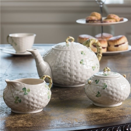 https://cdn.shoplightspeed.com/shops/643161/files/37150800/teapots-mugs-accessories-belleek-classic-shamrock.jpg