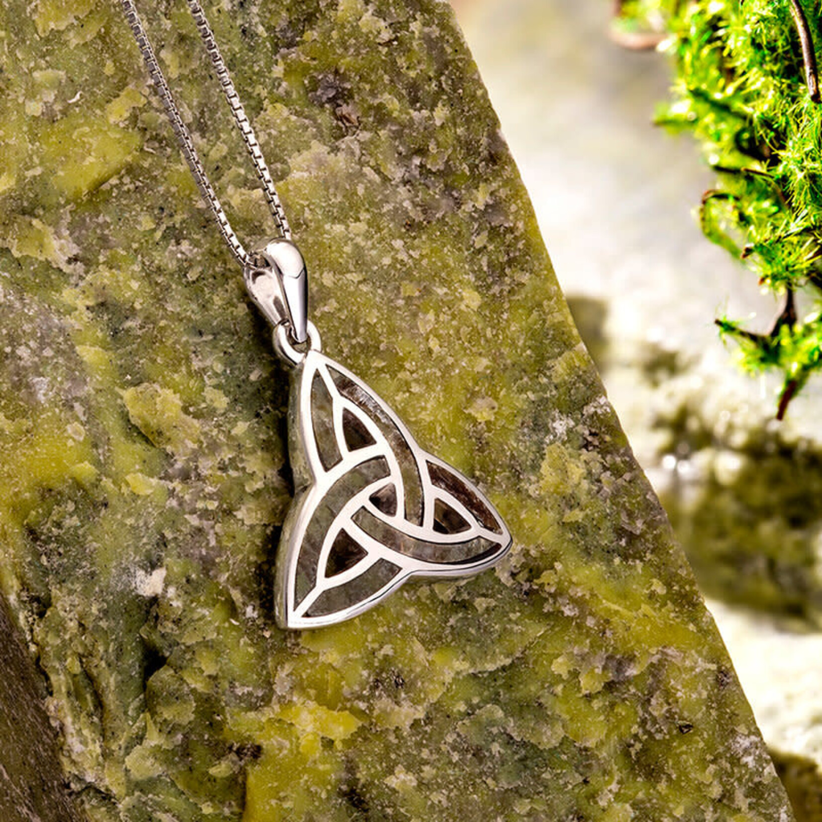 PENDANTS & NECKLACES SOLVAR STERLING & CONNEMARA TRINITY PENDANT