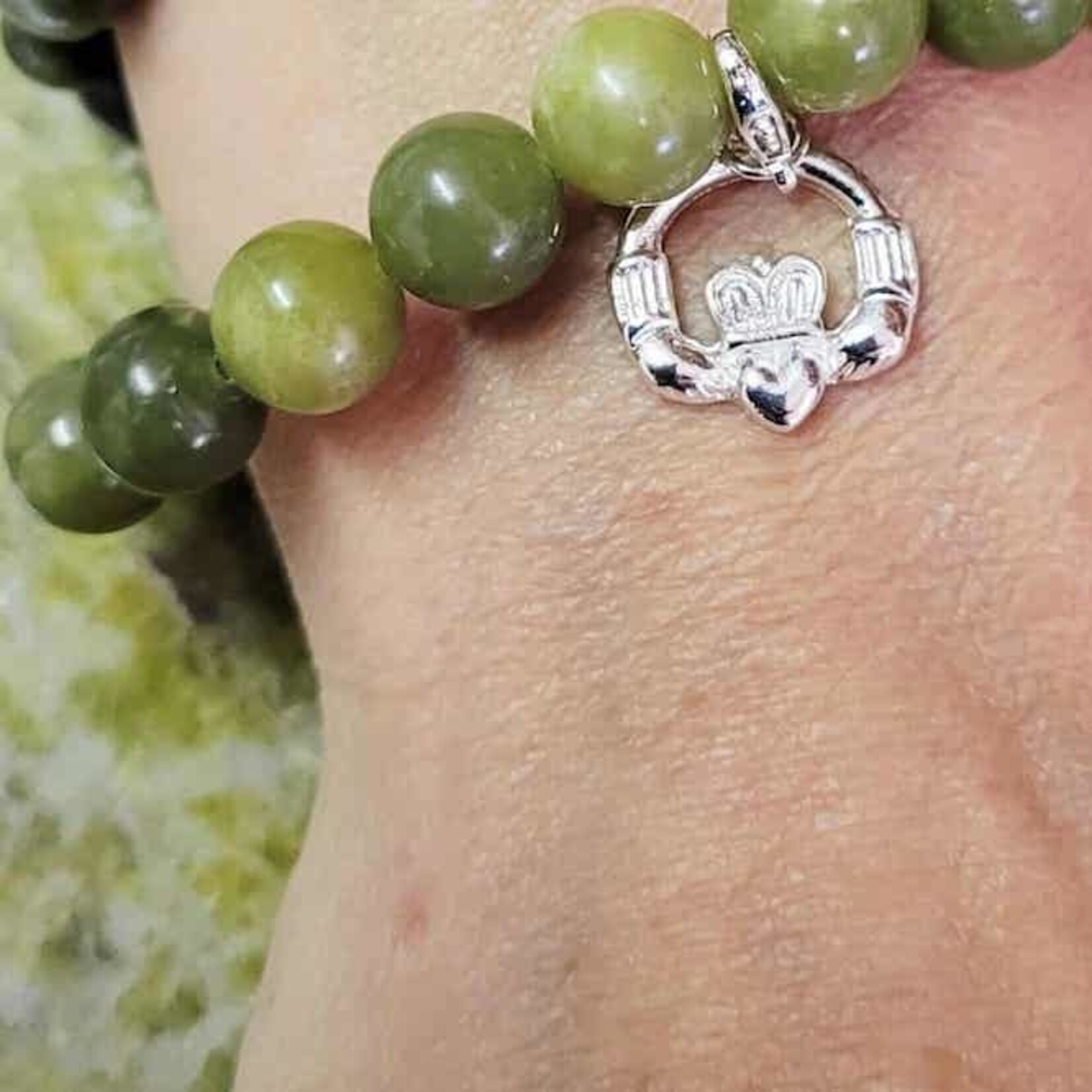 BRACELETS & BANGLES CONNEMARA BEAD STRETCH BRACELET - Claddagh