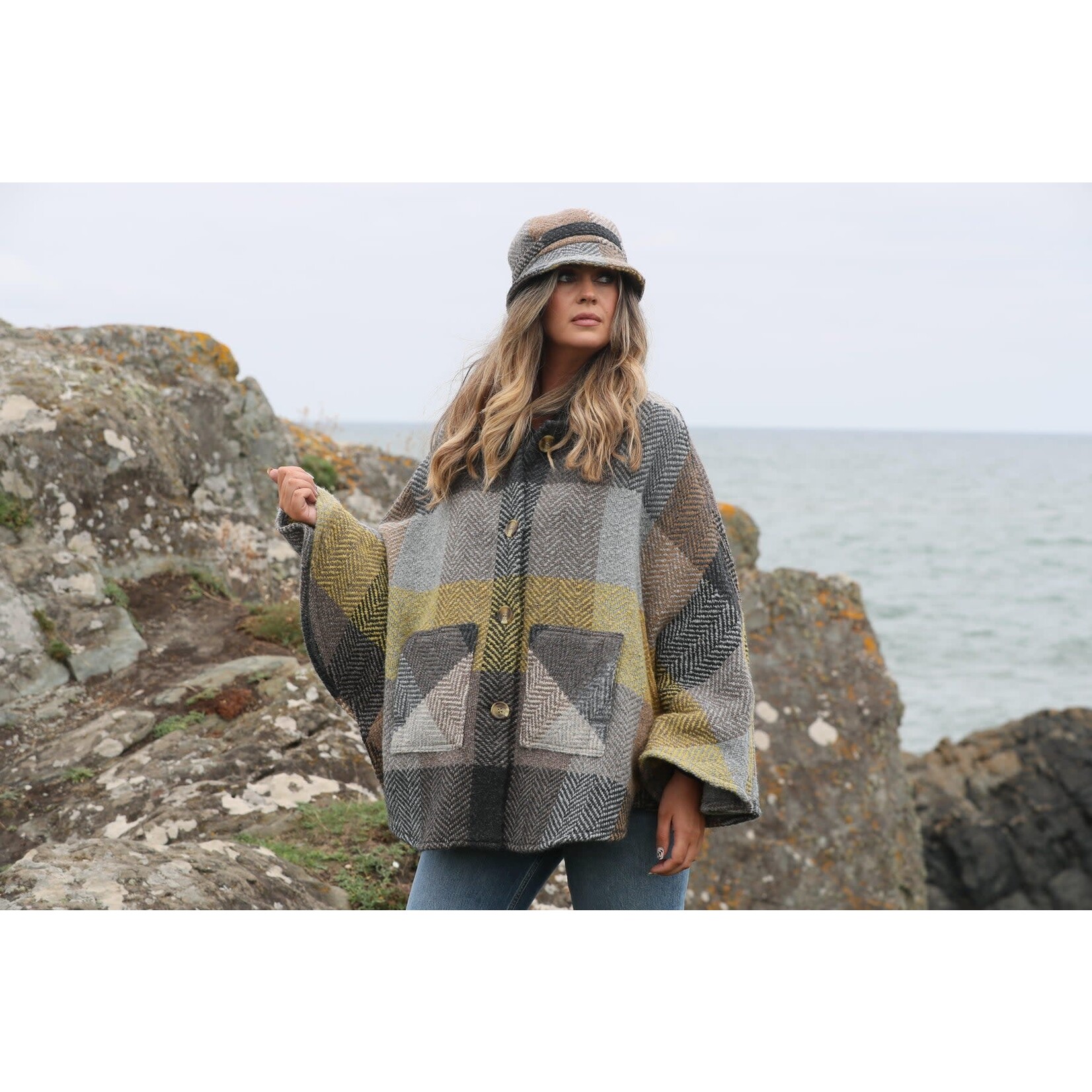 CAPES & RUANAS BRANIGAN WEAVERS HOLLY CAPE - Donegal Mustard Grey