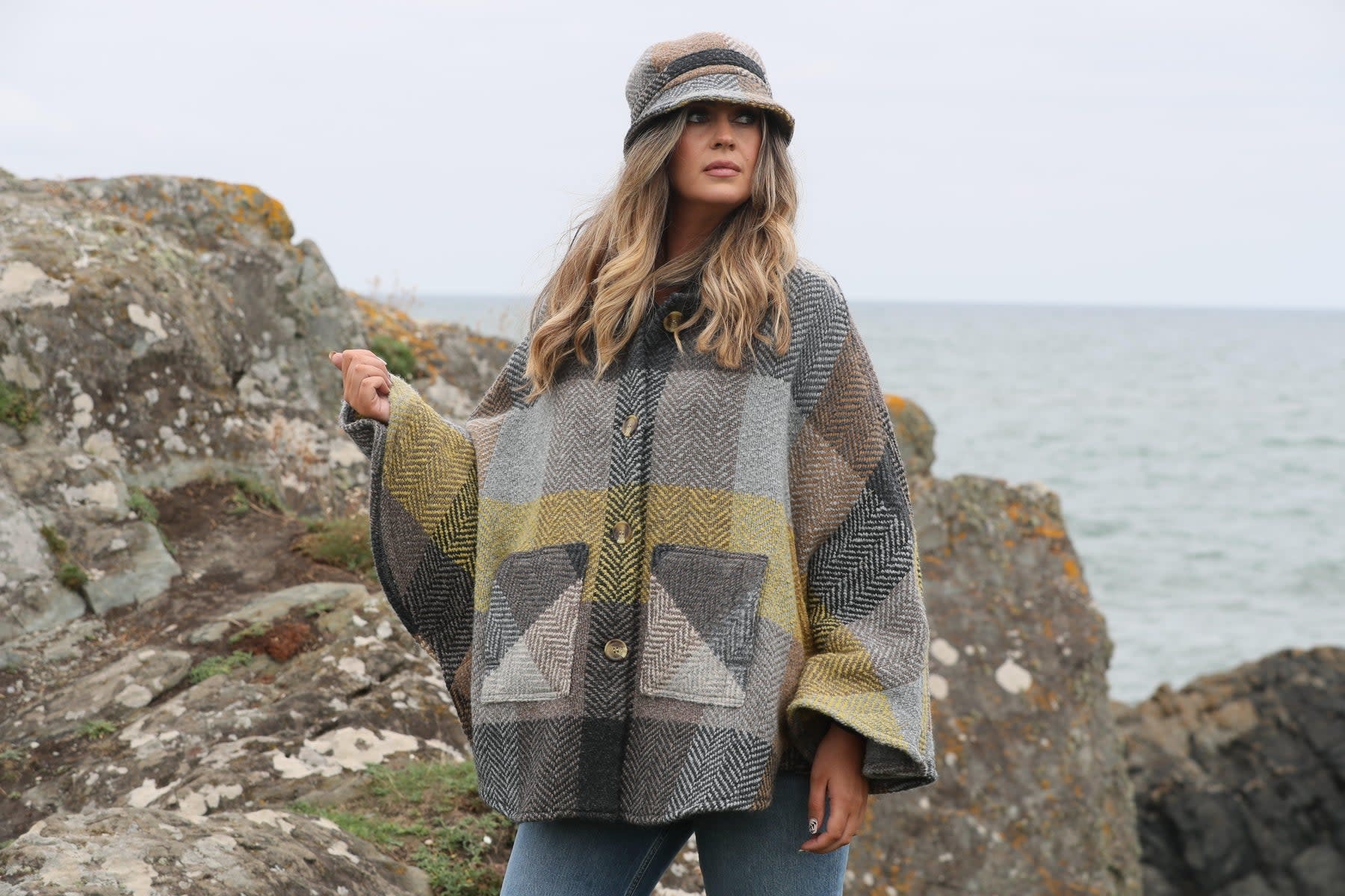 CAPES & RUANAS BRANIGAN WEAVERS HOLLY CAPE - Donegal Mustard Grey