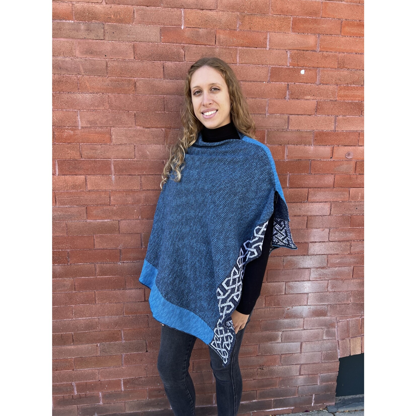 CAPES & RUANAS BILL BABER BALLATER SHAWL - Royal