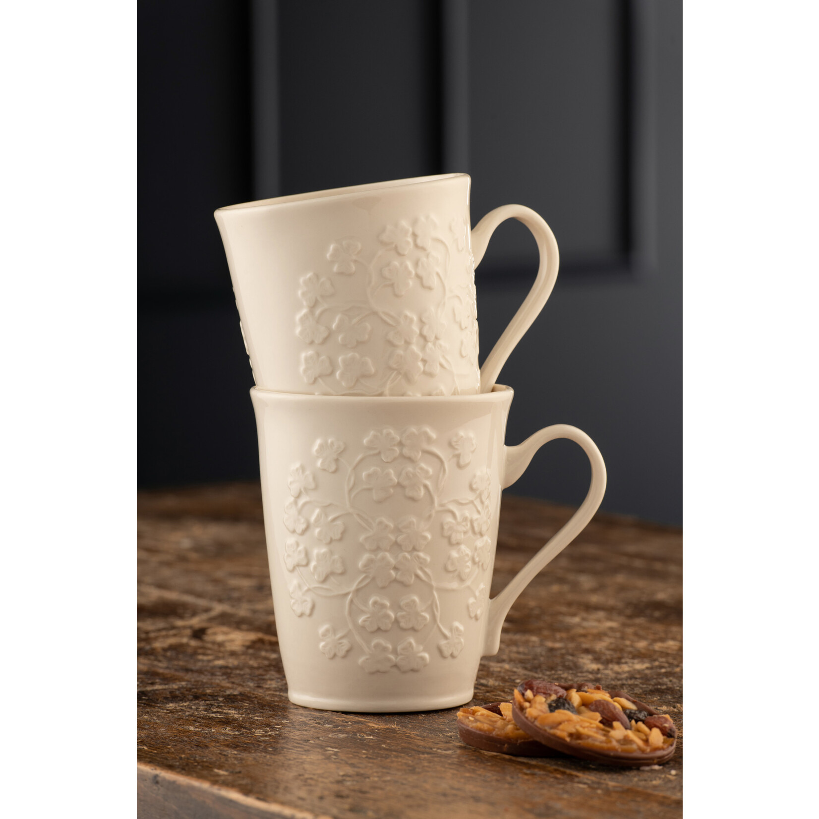 TEAPOTS, MUGS & ACCESSORIES BELLEEK CLASSIC FIELDS of SHAMROCKS MUGS - Set of 2
