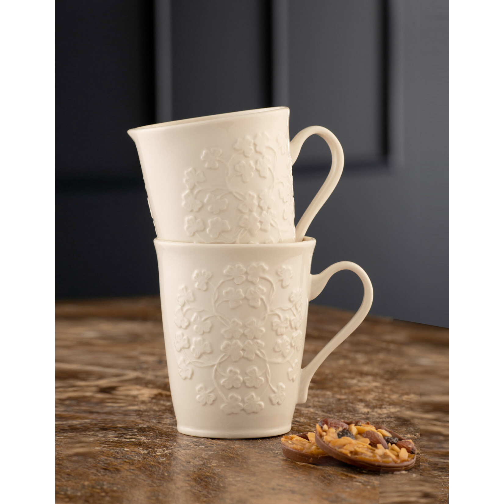 TEAPOTS, MUGS & ACCESSORIES BELLEEK CLASSIC FIELDS of SHAMROCKS MUGS - Set of 2