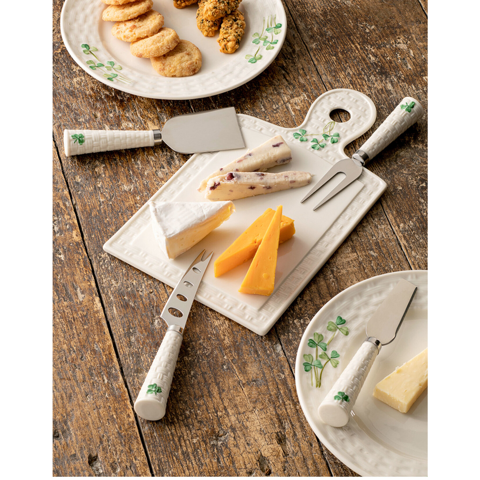 KITCHEN & ACCESSORIES BELLEEK CLASSIC SHAMROCK CHEESEBOARD