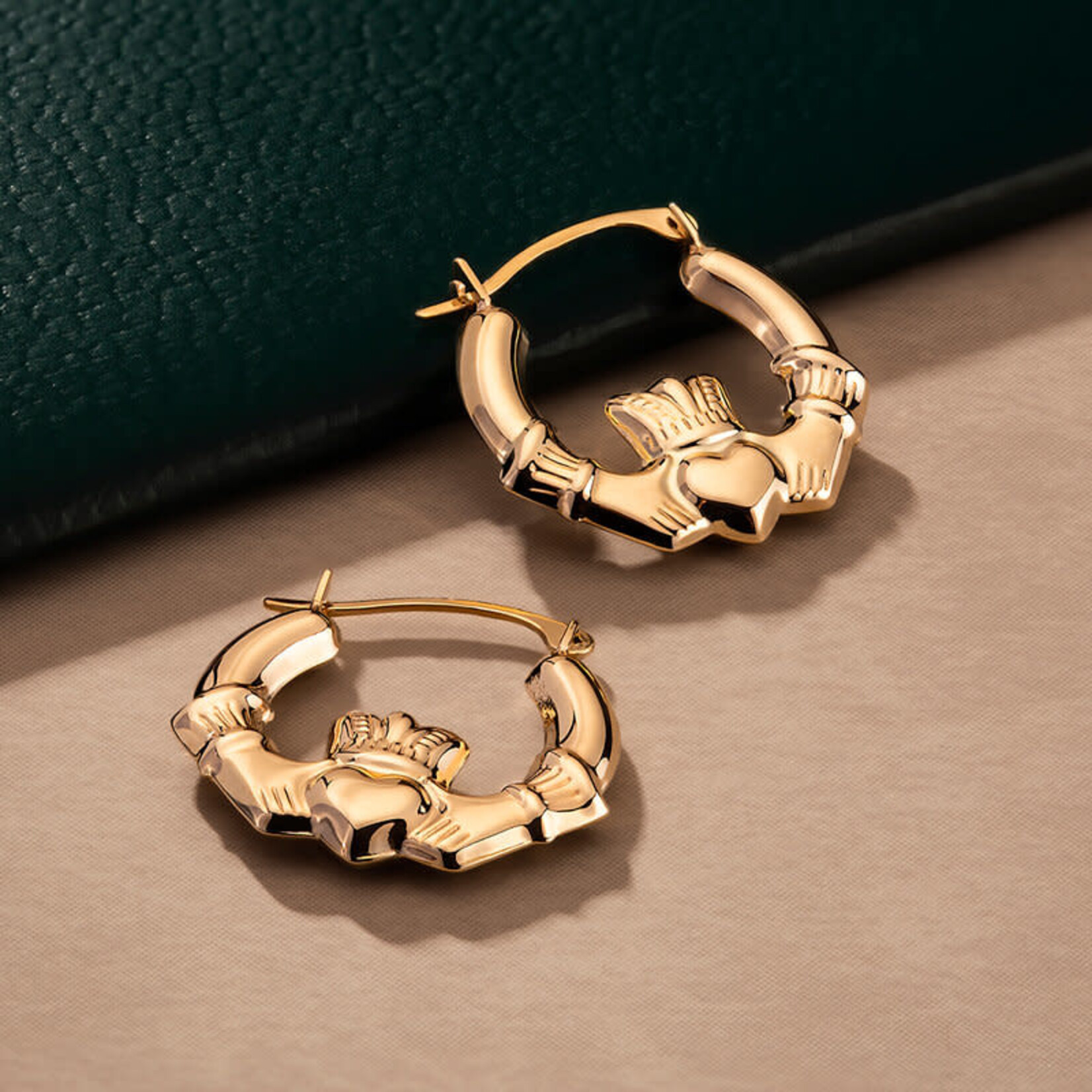 EARRINGS SOLVAR 10K SML CREOLE CLADDAGH HOOP EARRINGS
