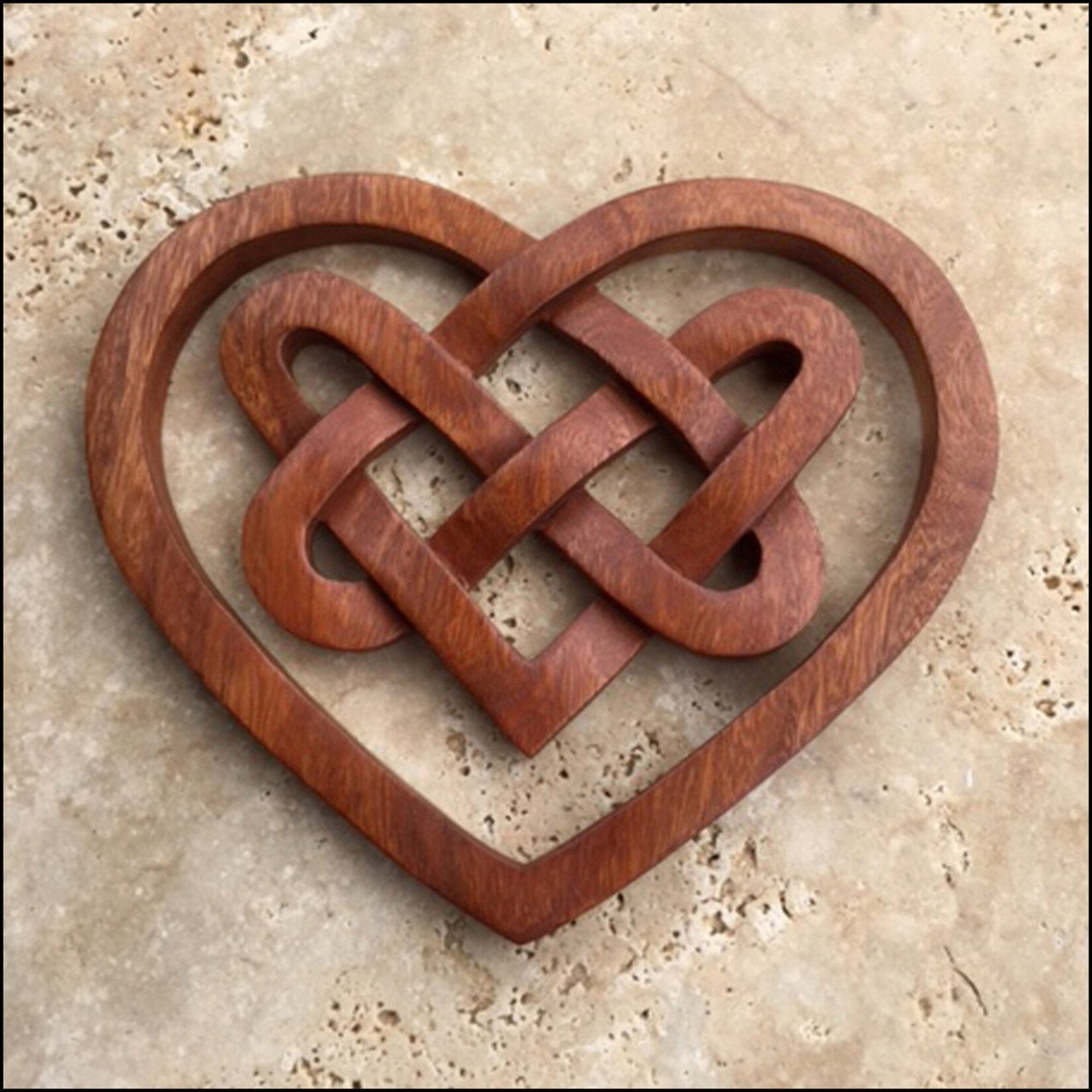 PLAQUES & GIFTS CELTIC WOOD CARVING - Trinity Heart