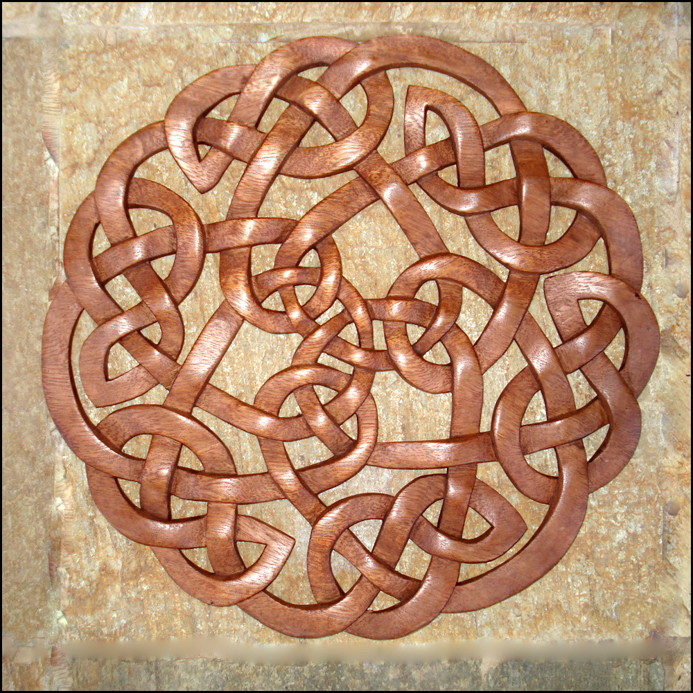 PLAQUES, SIGNS & POSTERS CELTIC WOOD CARVING - Celtic Knot