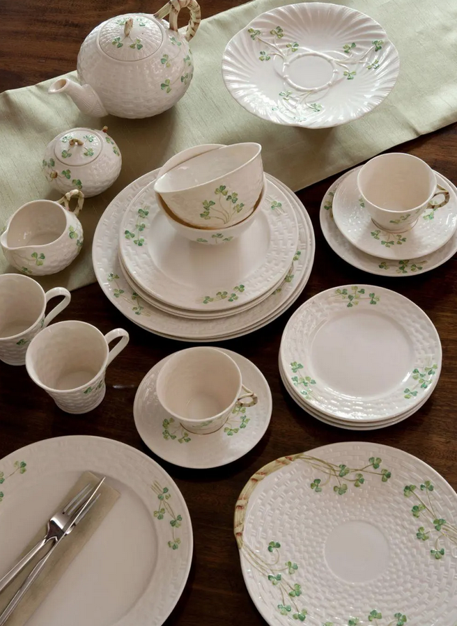 PLATES, TRAYS & DISHES BELLEEK CLASSIC SHAMROCK BREAD PLATE