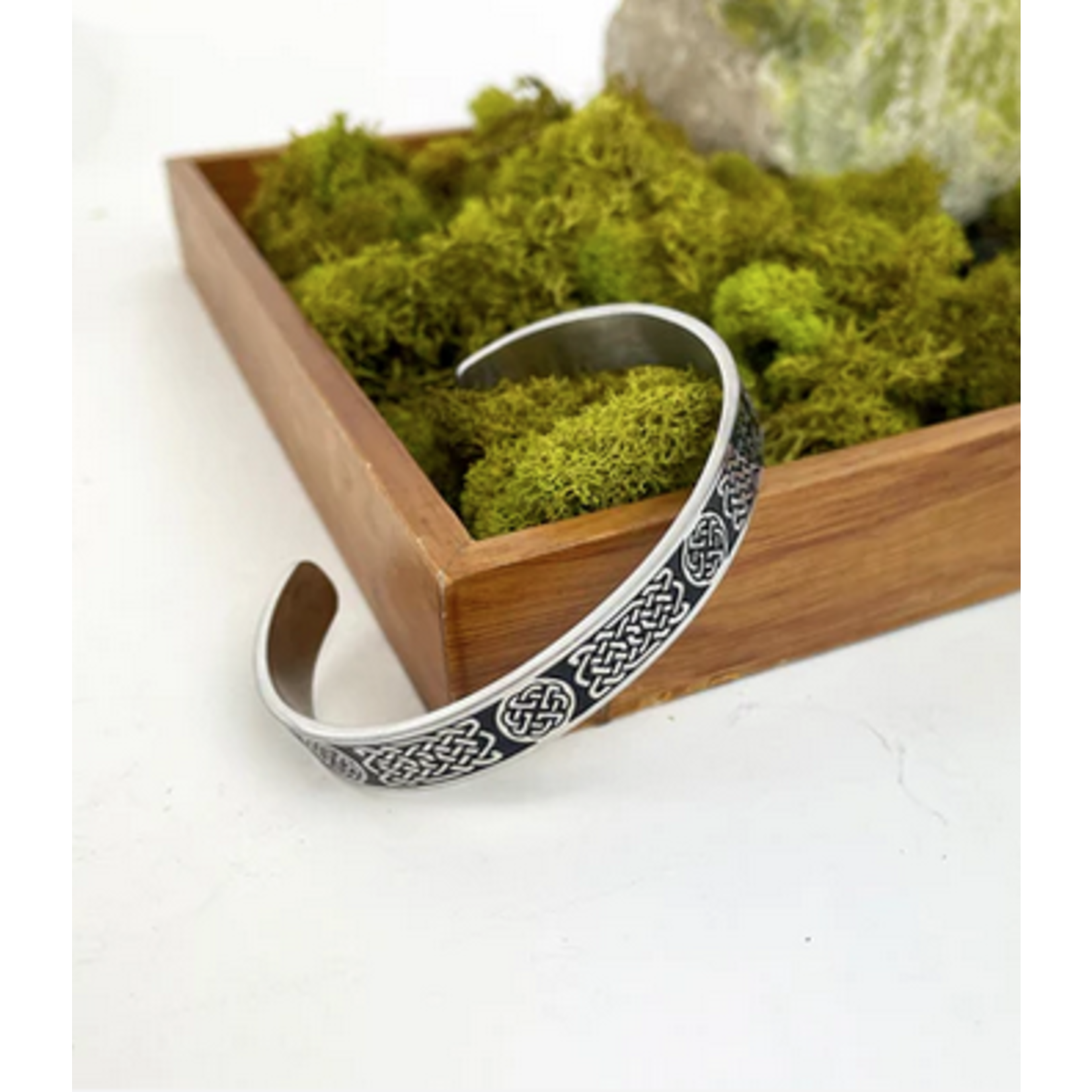 BRACELETS & BANGLES DRUID MOON - STAINLESS CIRCLE KNOT BANGLE